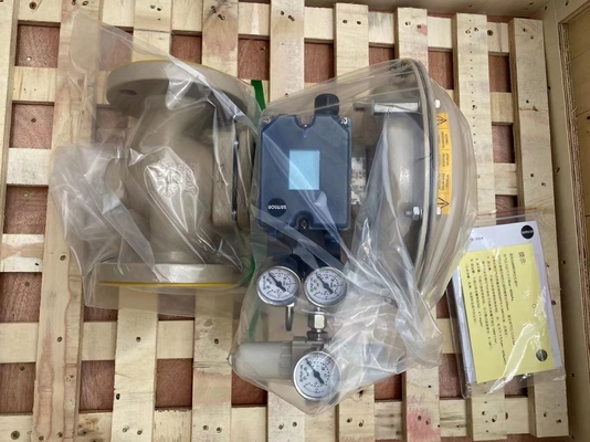 Samson Control Valves 3241 Bolklep met Pneumatisch Actuator 3277 en 3725 Instelmechanisme 4708 Regelgever