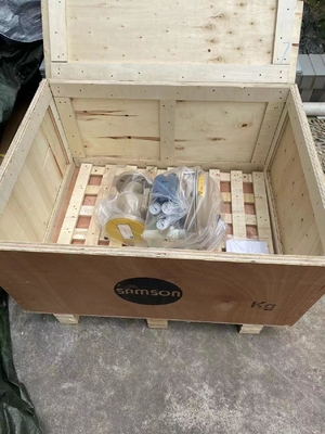 Samson Control Valves 3241 Bolklep met Pneumatisch Actuator 3277 en 3725 Instelmechanisme 4708 Regelgever