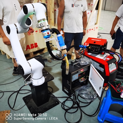 6 Samenwerkings de Robotwapen van as elfin10-L met het Lassenmachine van China Megmeet Artsen cm