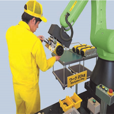 Fanuc Cr-4iA 6 Wapen van de As het Chinese Robot met Onrobot 2 Vingertang en Materiële Behandelingsplatform