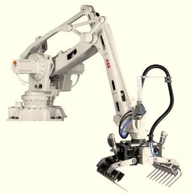 Robotarm 4 As ABB IRB 460-110/2.4 met CNGBS Robotarm Gripper voor geautomatiseerde palletiserende robot