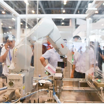 Mini-robotarm 6 as ABB IRB 1200 met CNGBS-robotgripper voor het hanteren van robotautomatisering