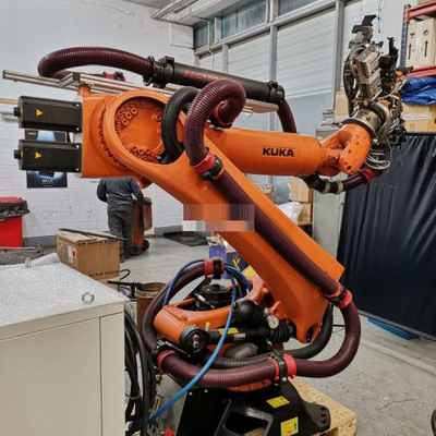 KUKA KR 360 R2830 Robotarm nuttige lading 360kg met CNGBS assemblagelijn voor motor assemblage als pick and place machine