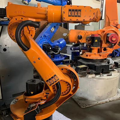 KUKA KR 210 R2700 Pick and Place industriële robots met CNGBS lineaire gidsen voor motorassemblage