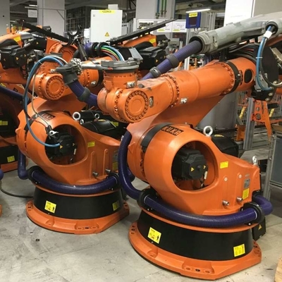 6 Axis Robotscheidingarm Kuka KR 210 R2700-2 met CNGBS-schommelpositionair voor robotscheiding