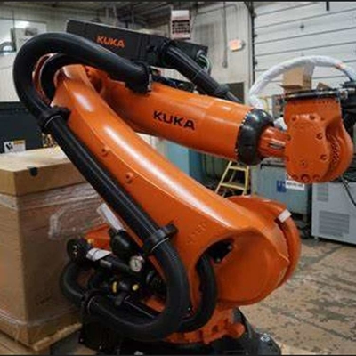 6 Axis Robotscheidingarm Kuka KR 210 R2700-2 met CNGBS-schommelpositionair voor robotscheiding