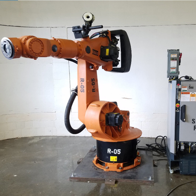 Kuka 6 Axis Handling Robotic Arm KR 240 R3330 Met CNGBS Robot Guide Rail Voor Handling Robot