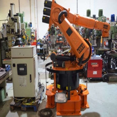 Kuka palletiserende robotarm 4 as KR 470 PA met CNGBS-reiniger geautomatiseerd als industriële robot