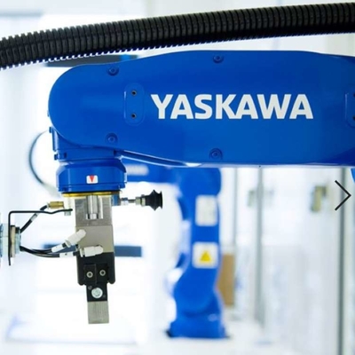 6 Axis Pick And Place Robotic Arm Yaskawa GP8 met CNGBS Robot Gripper voor Material Handling Robot