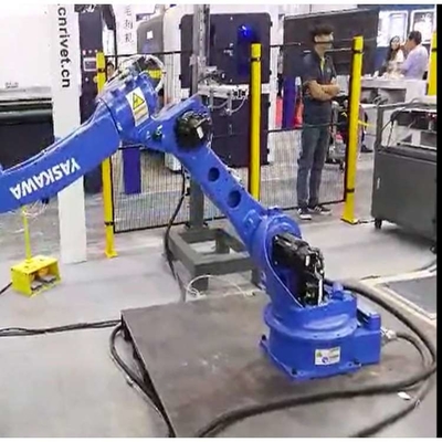 6 Axis Universal Robotic Arm Yaskawa GP110 met CNGBS Robot Gripper voor Palet Handling Robot