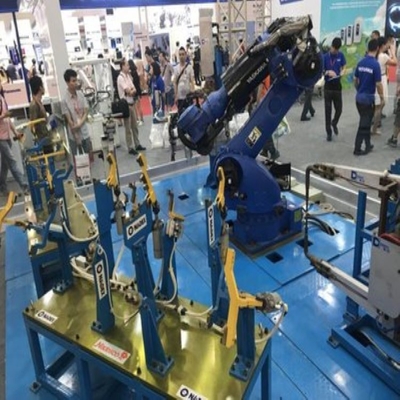 Yaskawa Robot Arm 6 Axis GP180 met CNGBS Customized Robot Gripper voor Palet Handling Robot