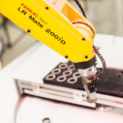 FANUC LR Mate 200iD 6-assige industriële robotarm met CNGBS-greep voor motormontage