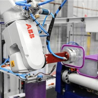 ABB IRB 1200 Industriële robotarm met CNGBS-greep als CNC-materiaalbehandelingsapparatuur