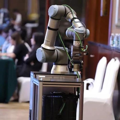 Hoge nuttige lading collaboratieve robot UR 16e met 16 kg nuttige lading van 6 assen als cobot robot voor het verpakken
