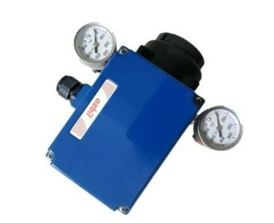 Controleventil met pneumatische actuator en Azbil AVP100 AVP102 pneumatische slimme ventiel positioner