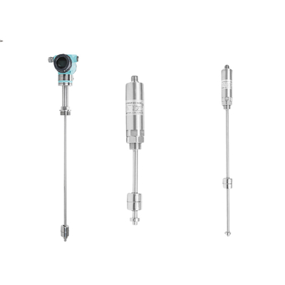 Meting van het niveau van vloeistof in de tank voor olieopslag, uitgerust met FEEJOY FJM-L magnetostrictive level transmitter instrument