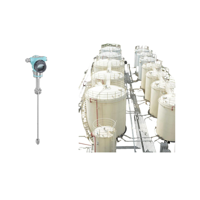 Meting van het niveau van vloeistof in de tank voor olieopslag, uitgerust met FEEJOY FJM-L magnetostrictive level transmitter instrument
