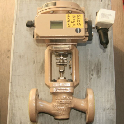 Samson 3241 besturingsklep en 3271-750 vierkante centimeter pneumatische actuator met 3730-4 klep positioner
