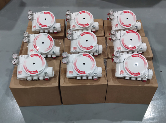 Pneumatische besturingsklep lineair met flowserve LOGIX 520MD DIGITAL HART VALVE POSITIONER en ASCO solenoïde klep in voorraad