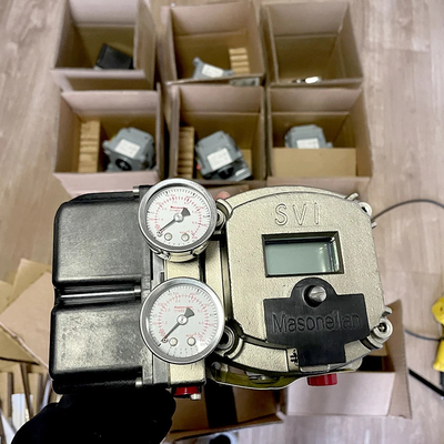 Rechte hoek type topgidsklep met Masoneilan SVI2 klep positioner en 78-40 regulator geschikt voor elektrische stroom