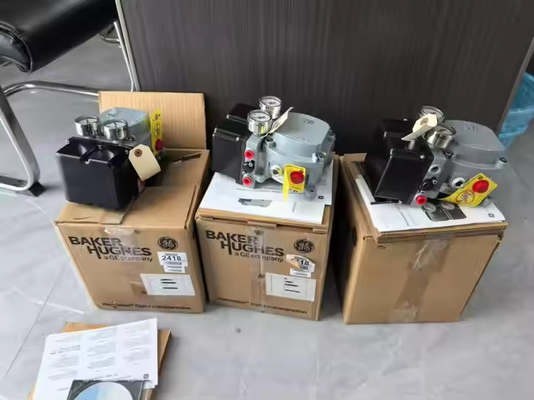 Rechte hoek type topgidsklep met Masoneilan SVI2 klep positioner en 78-40 regulator geschikt voor elektrische stroom