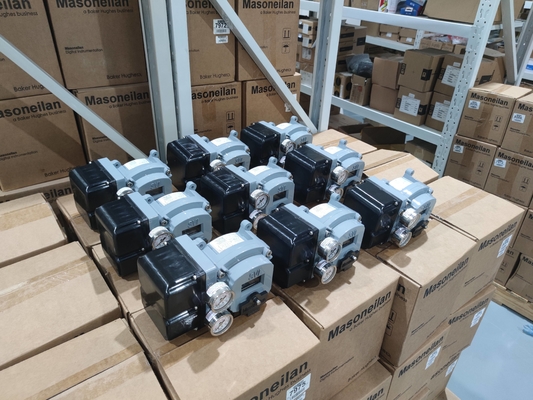 Rechte hoek type topgidsklep met Masoneilan SVI2 klep positioner en 78-40 regulator geschikt voor elektrische stroom