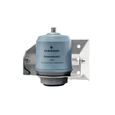Skid gemonteerde waterbehandelingseenheid met Emerson Rosemount Model 1280 niet-contact radar niveau en stroom