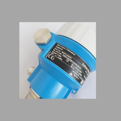 Drukverlagings- en temperatuurstation uitgerust met een Endress+Hauser ProlineProwirl D200-vortexstroommeter en een Cerabar PMC51B-drukzender