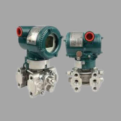 Klepomschakelapparaat uitgerust met een Yokogawa VY-serie werveldebietmeter en EJX115A lage-debietzender