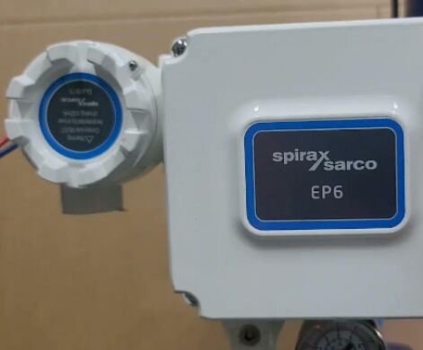 Concurrerende pneumatische regelklep en FISH-ER-regelaar 67CFR en elektropneumatische controller Spiraxsarco regelklepstandsteller EP6SLS1-A