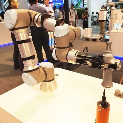 Mini Robot UR 3e van Samenwerkingsrobot met 3KG-Nuttige lading als Cobot voor de Delen van het Materiaal Behandelende Materiaal