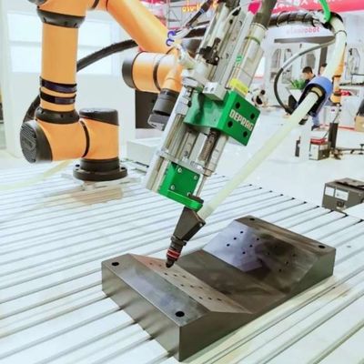 Cobotaubo I16 6 As voor het Laden en het Leegmaken als Samenwerkingsrobot