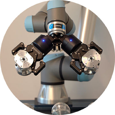 Het aanpassingswerk van Tangrobotiq 2F-140 voor Machine het Neigen en het Gebruik van de Motorassemblage met Cobot als Handtang