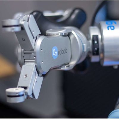 Smart Robot Gripper RG2-FT met samenwerkende robotarm voor industriële robotautomatisering