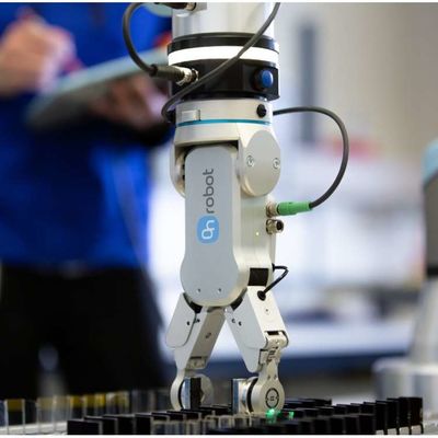 Smart Robot Gripper RG2-FT met samenwerkende robotarm voor industriële robotautomatisering