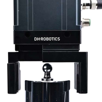 Industriële parallelle elektrische gripper PGI-140 met robotarm voor het ophalen en plaatsen als robotgripper